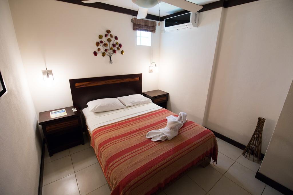 Tuanis Aparthotel Jacó Buitenkant foto