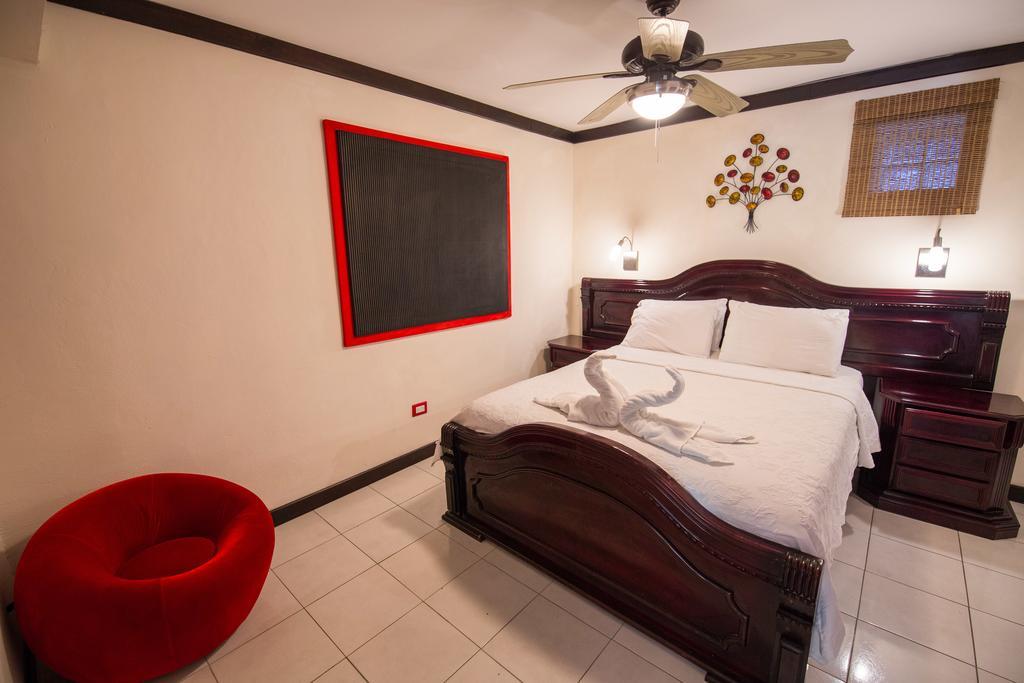 Tuanis Aparthotel Jacó Buitenkant foto