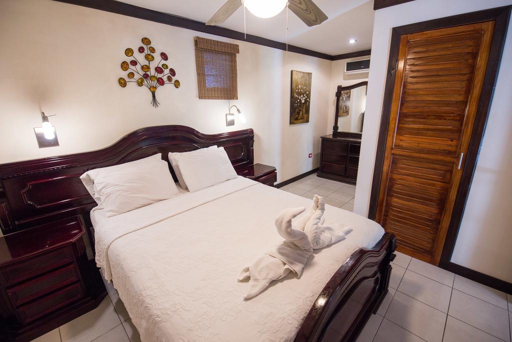 Tuanis Aparthotel Jacó Buitenkant foto