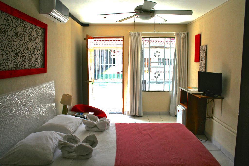 Tuanis Aparthotel Jacó Buitenkant foto