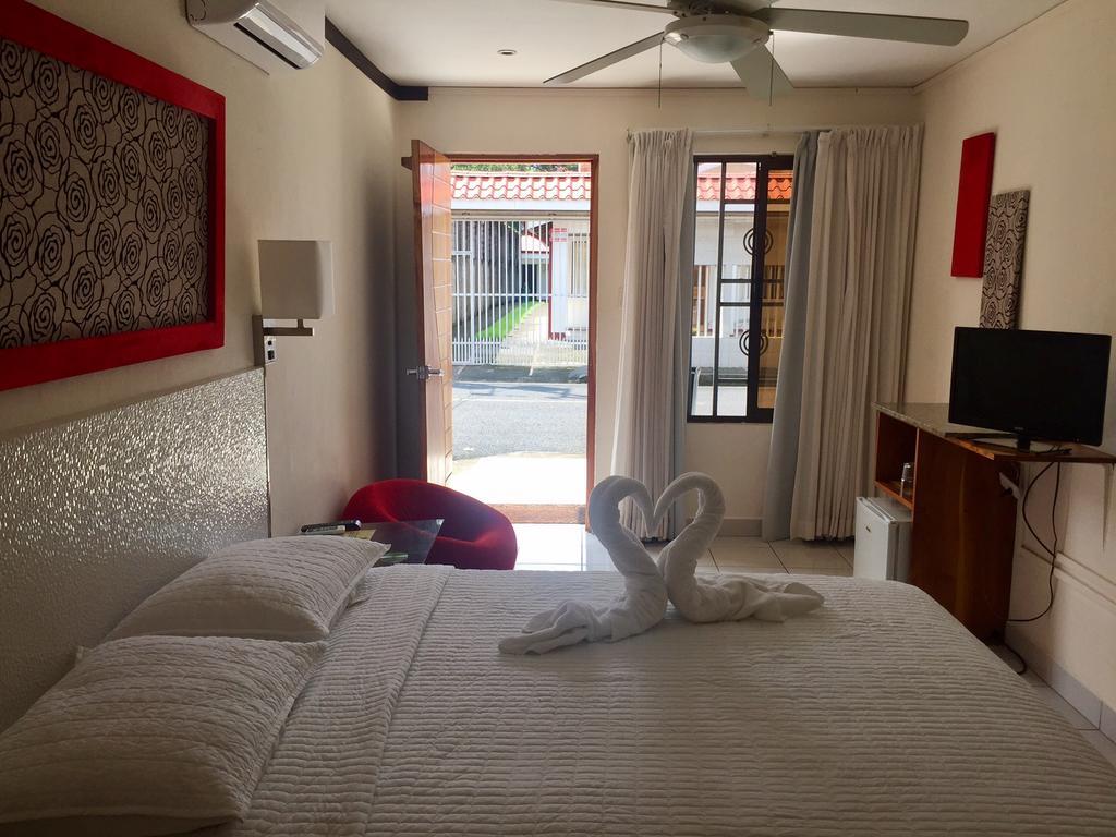 Tuanis Aparthotel Jacó Buitenkant foto